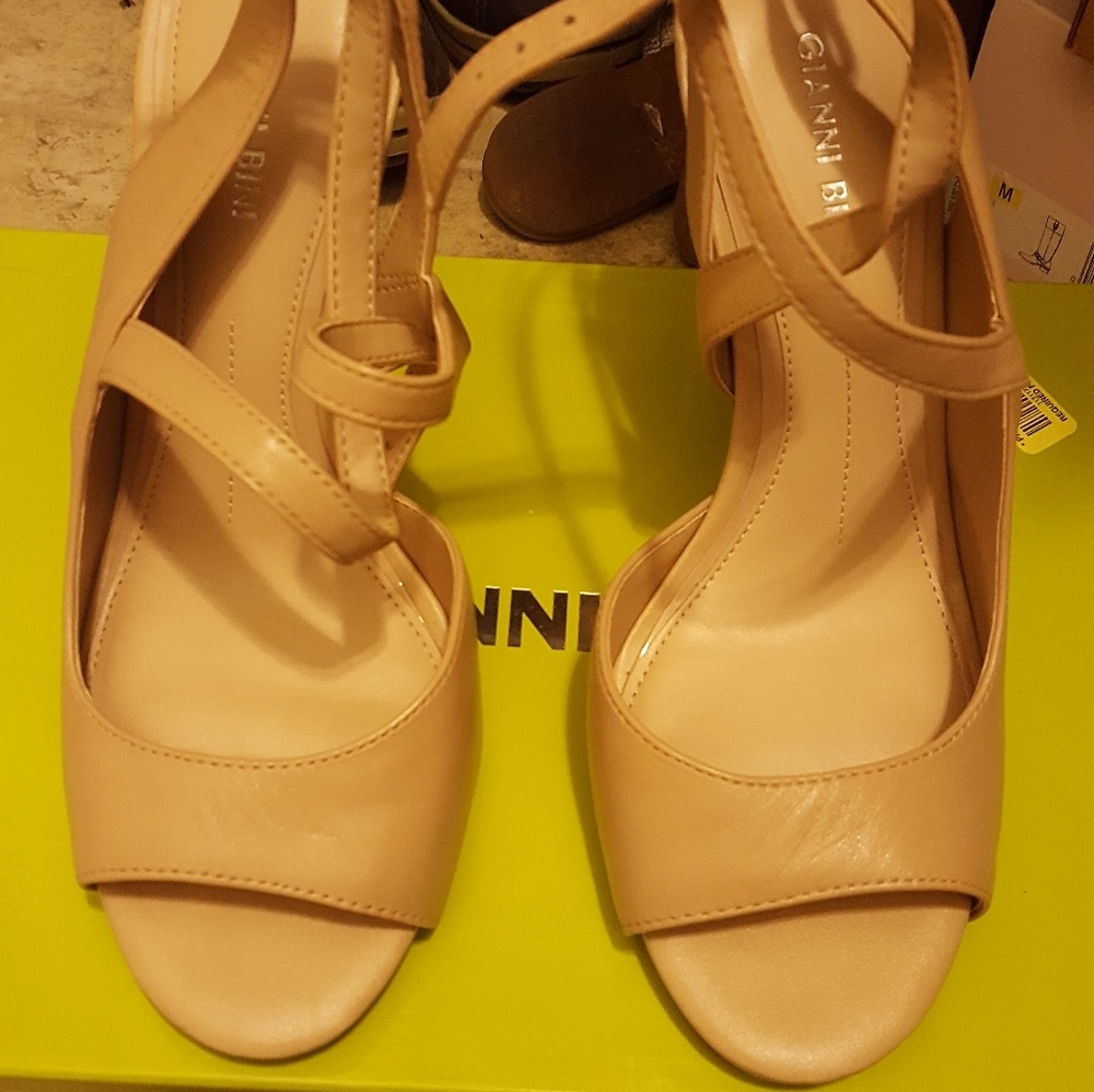 Cream Gianni Bini Heels
